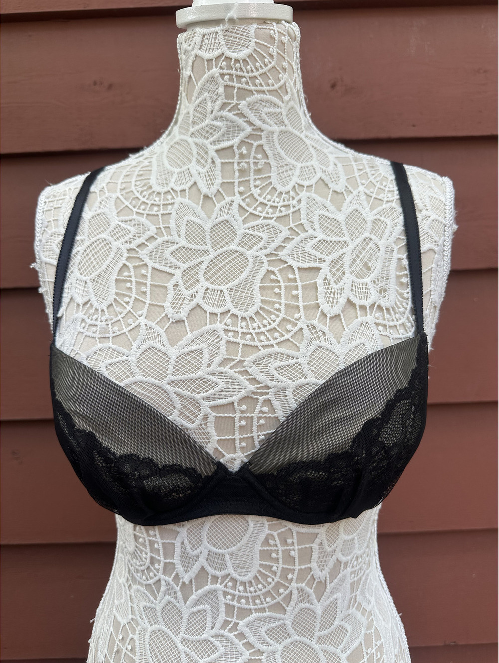 NWT Victoria's Secret Sheer Mesh and Black Lace Underwire Bra Size 34B